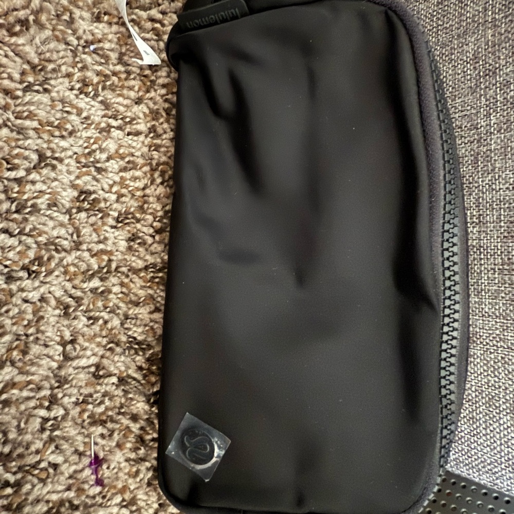 NWT LuLuLemon black Everywhere Belt bag